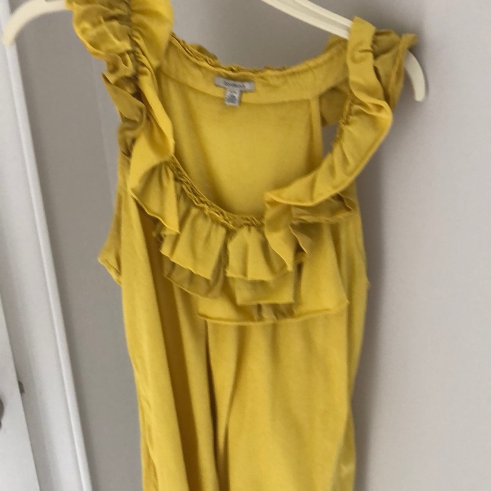 Yellow t shirt